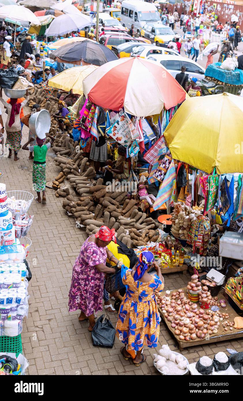 Kumasi central market hi-res stock photography and images - Alamy