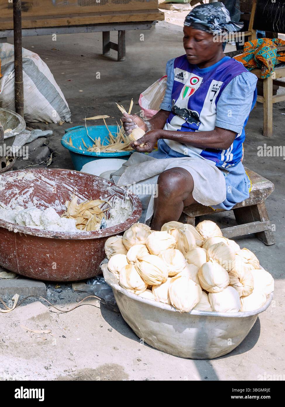 Woman preparing kenkey, soured maize balls in banana leaves in Teshie-Nungua in the Greater Accra region of eastern Ghana in West Africa Stock Photo