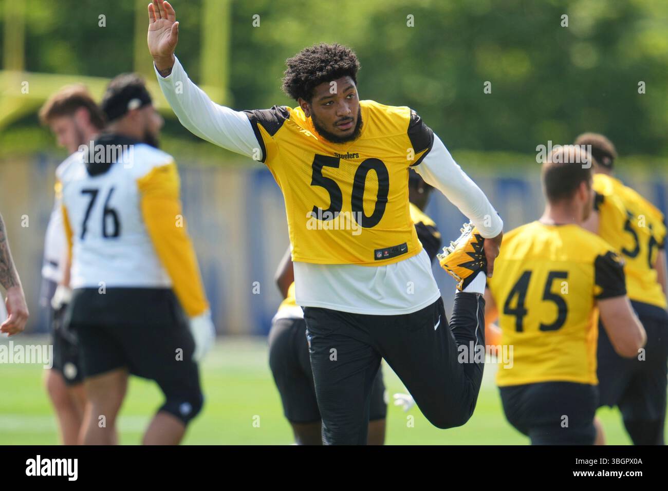 Pittsburgh Steelers linebacker Malik Harrison (50) participates in the