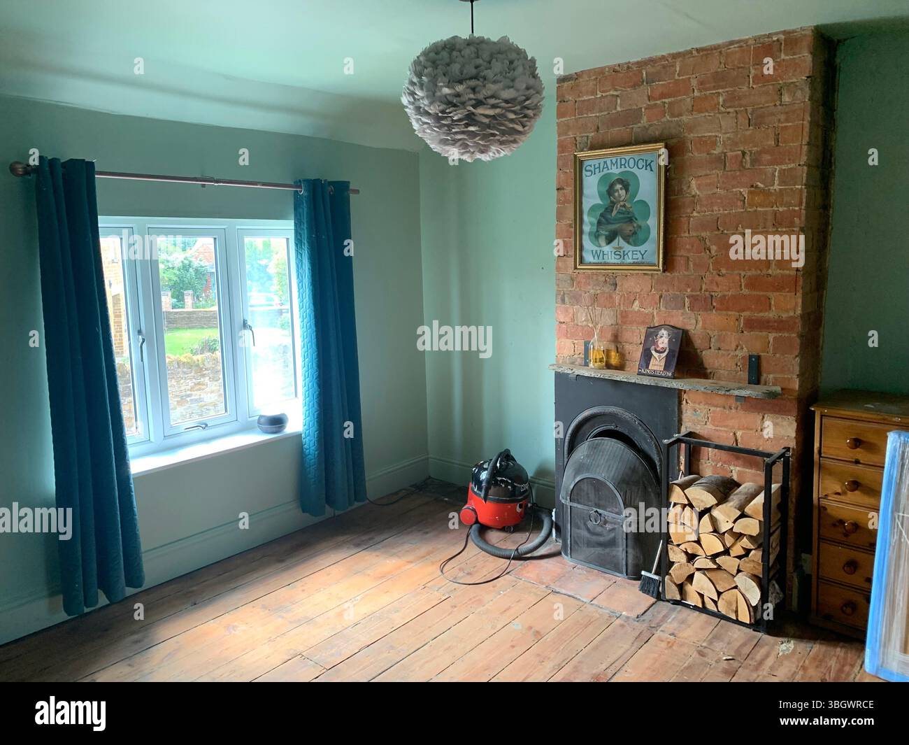 Cottage in Harpole Northampton Northamptonshire stone building small old history historic place building ancient residence Faulkner family home garden - Smartphone Captured Stock Image