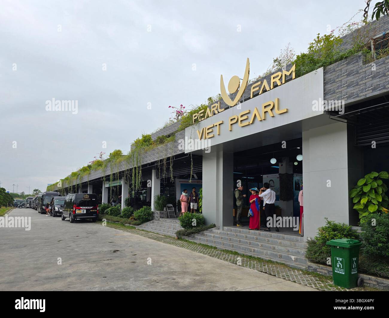 Ha Long bay, Vietnam - January 5, 2019: Viet pearl, Pearl farm in Halong bay. - Smartphone Captured Stock Image
