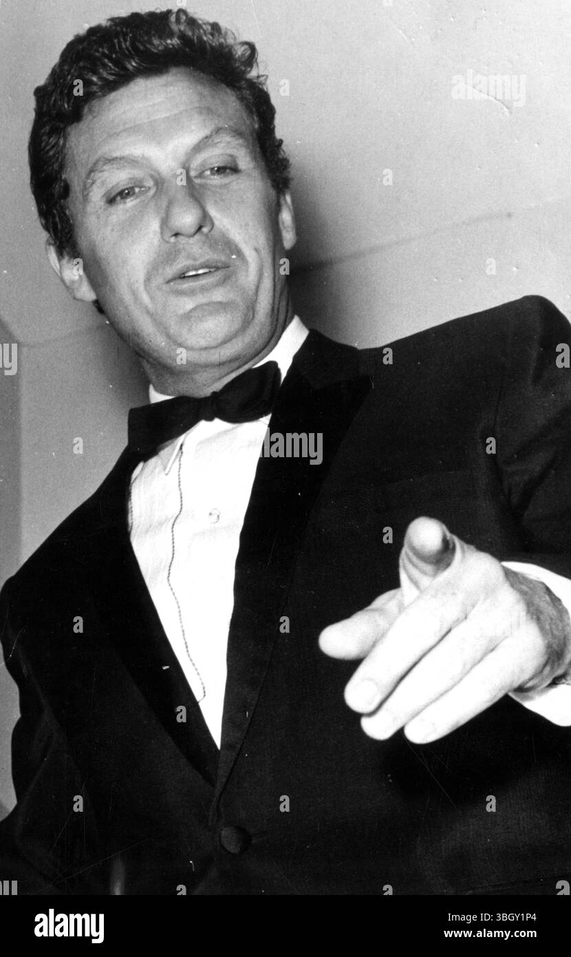 Robert Stack 25. November 1966 [no caption] Stock Photo - Alamy