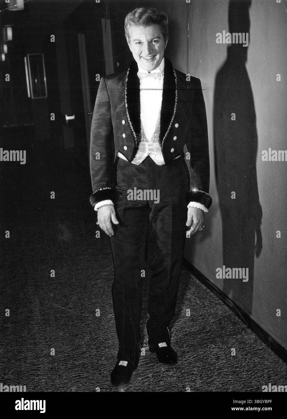 Liberace Ruffle Sequin lapels hi-res stock photography and images - Alamy