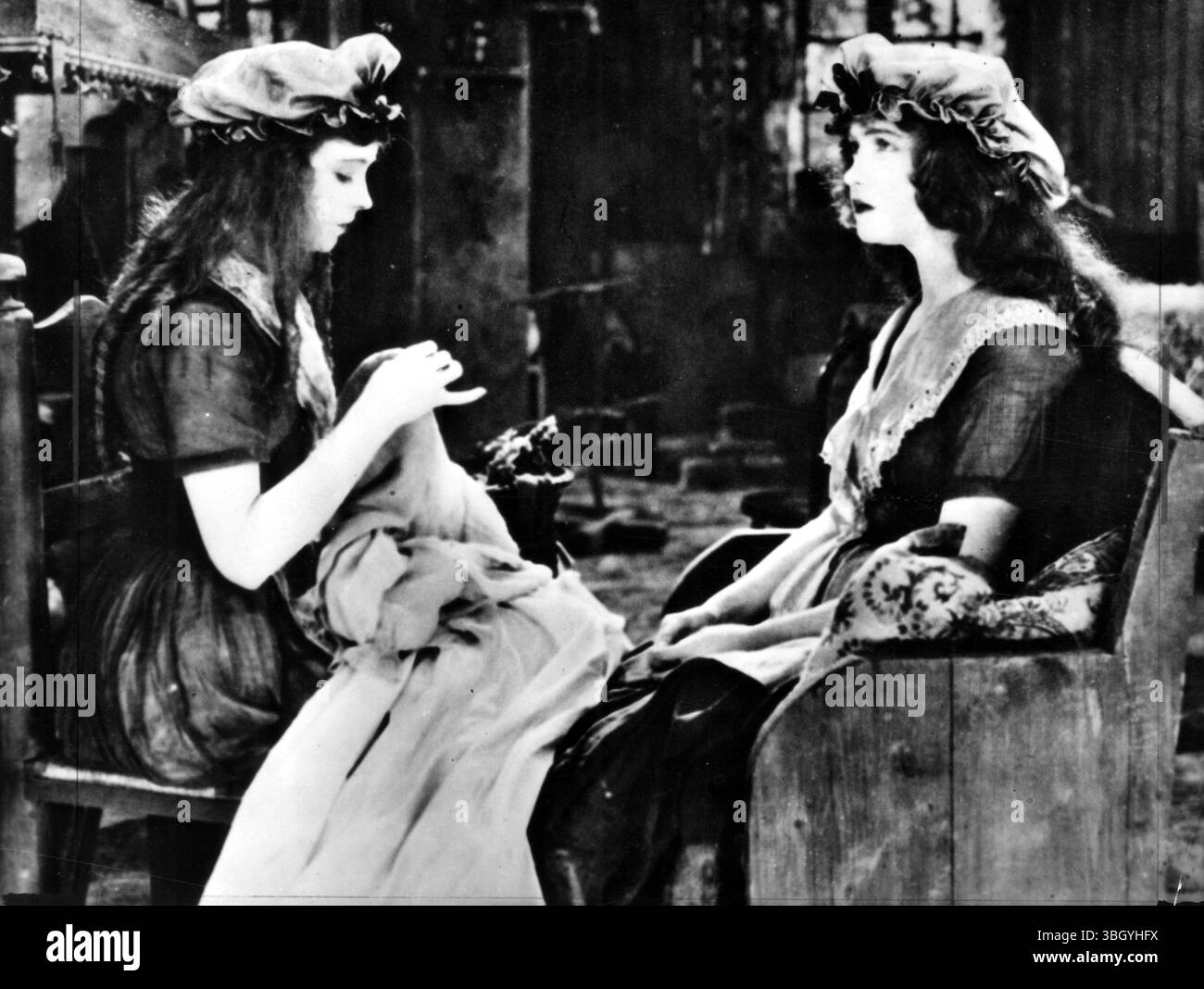 Lillian & Dorothy Gish- Silent Film Actress - 8x10 Photo Signed | Autograph (a
