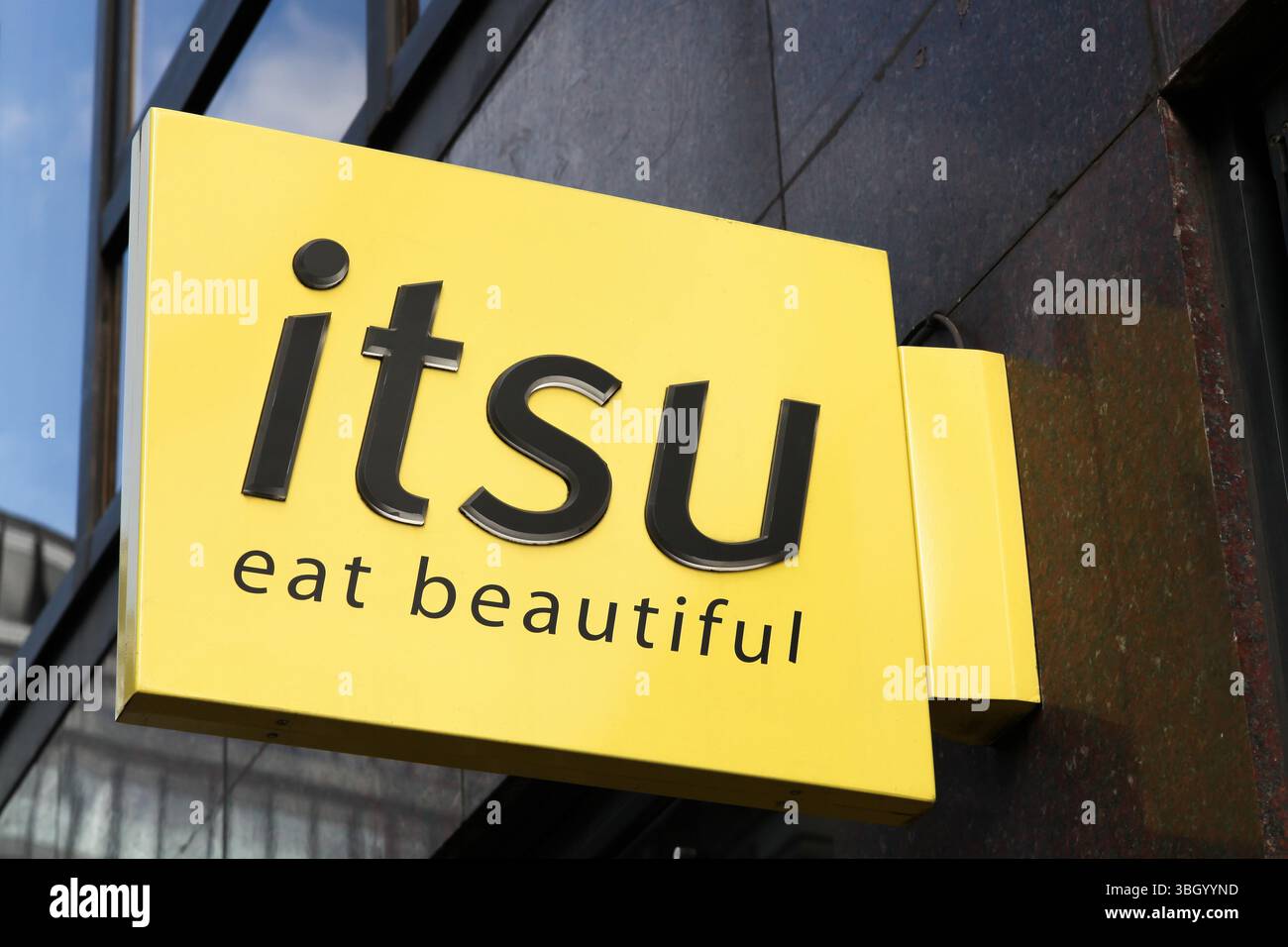 Itsu logo hi-res stock photography and images - Alamy