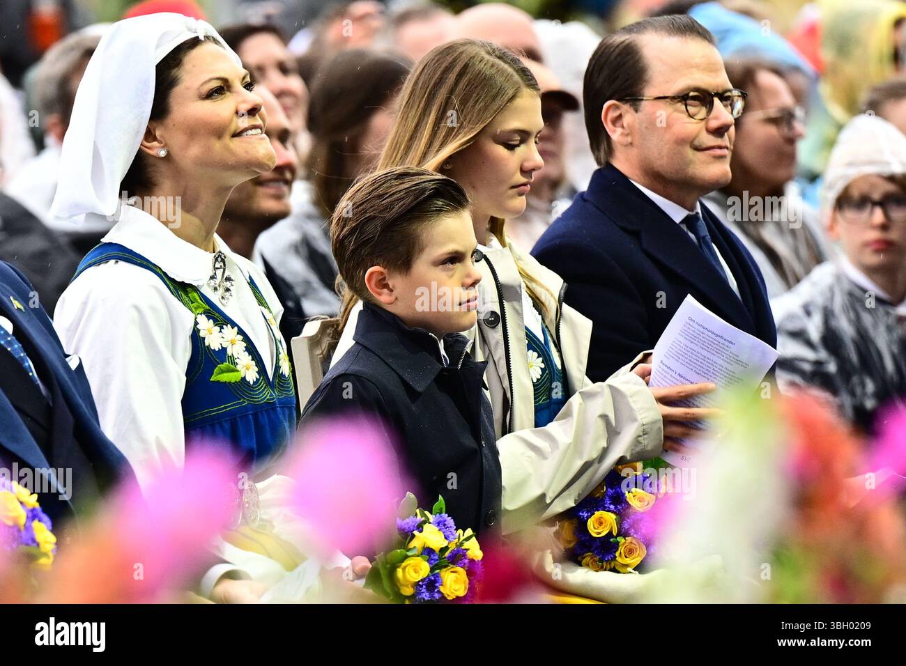 Stockholm, Sweden. 06th June, 2025. STOCKHOLM, SWEDEN 20250606Crown Princess Victoria, Prince Oscar, Princess Estelle and Prince Daniel celebrate National Day at Skansen with a National Day concert at the Solliden Stage. Photo: Magnus Lejhall/TT/Code 10658 Credit: TT News Agency/Alamy Live News Stock Photo