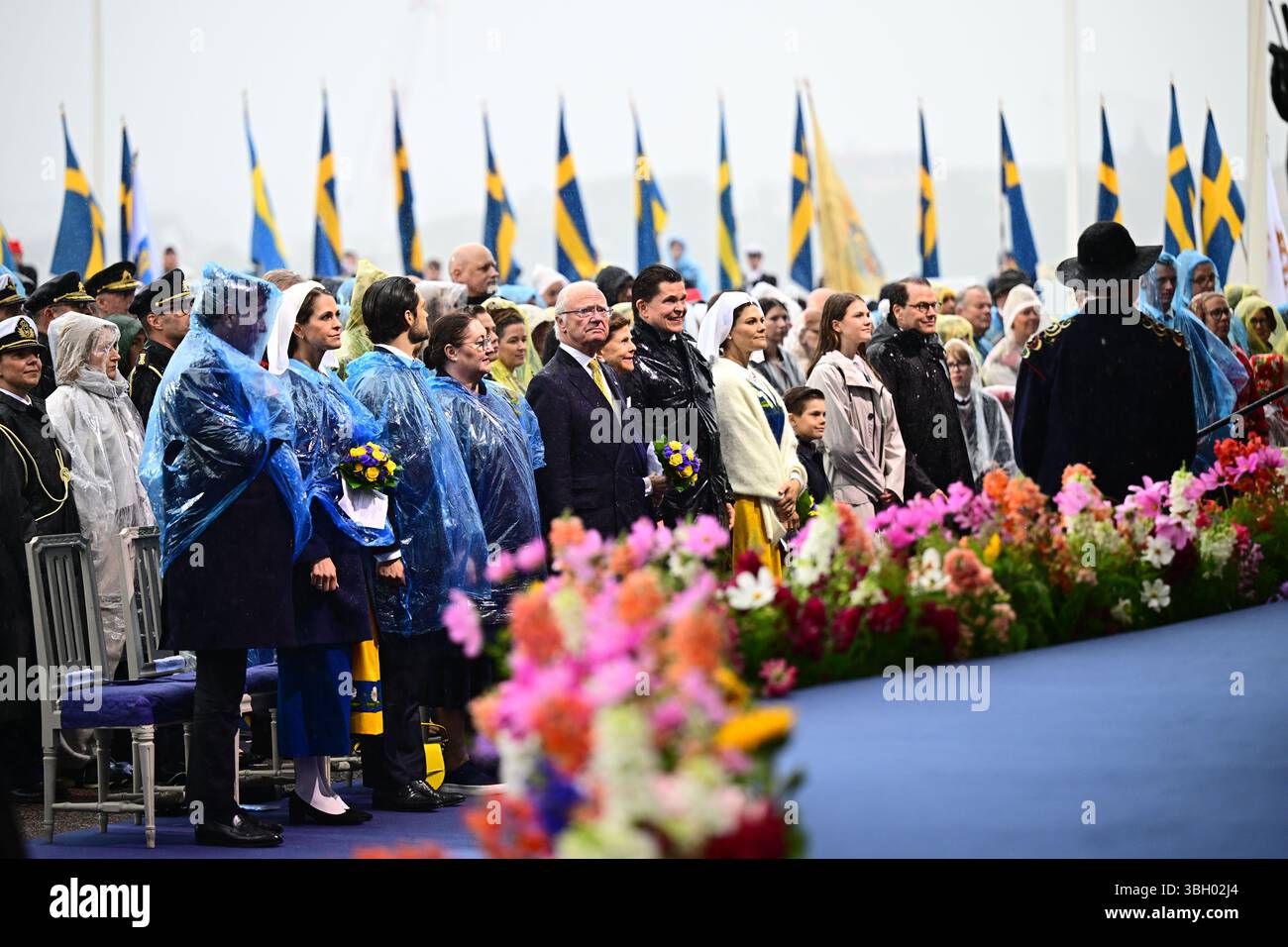 Stockholm, Sweden. 06th June, 2025. STOCKHOLM, SWEDEN 20250606Christopher O'Neill, Princess Madeleine, Prince Carl Philip, Helena Norlén, King Carl Gustaf, Queen Silvia, Speaker Andreas Norlén, Crown Princess Victoria, Prince Oscar, Princess Estelle and Prince Daniel celebrate National Day at Skansen with a National Day concert at the Solliden stage. Photo: Magnus Lejhall/TT/Code 10658 Credit: TT News Agency/Alamy Live News Stock Photo