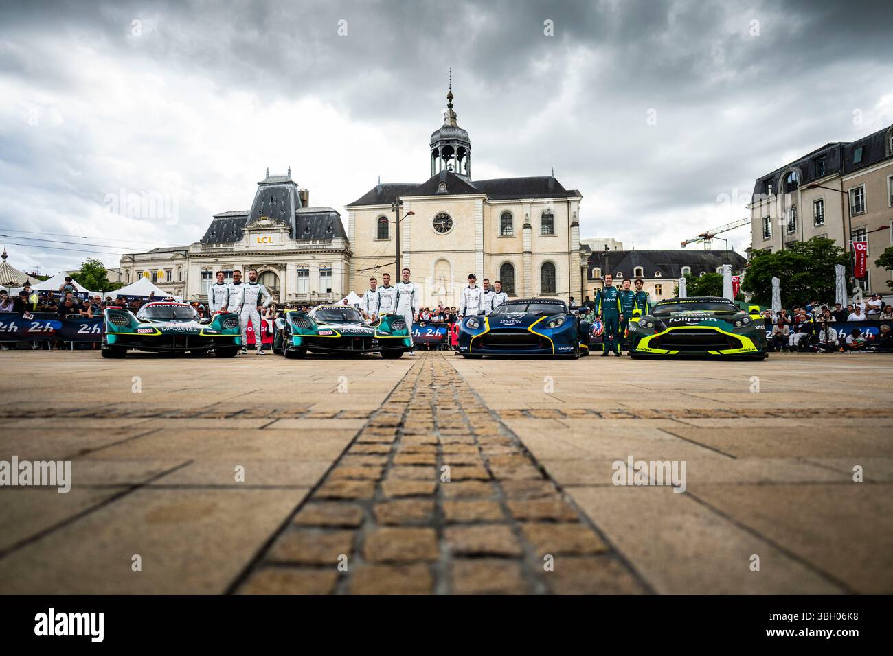 Pork and Apple Burgers Recipe with Rosemary Wedges, image size:1300x956