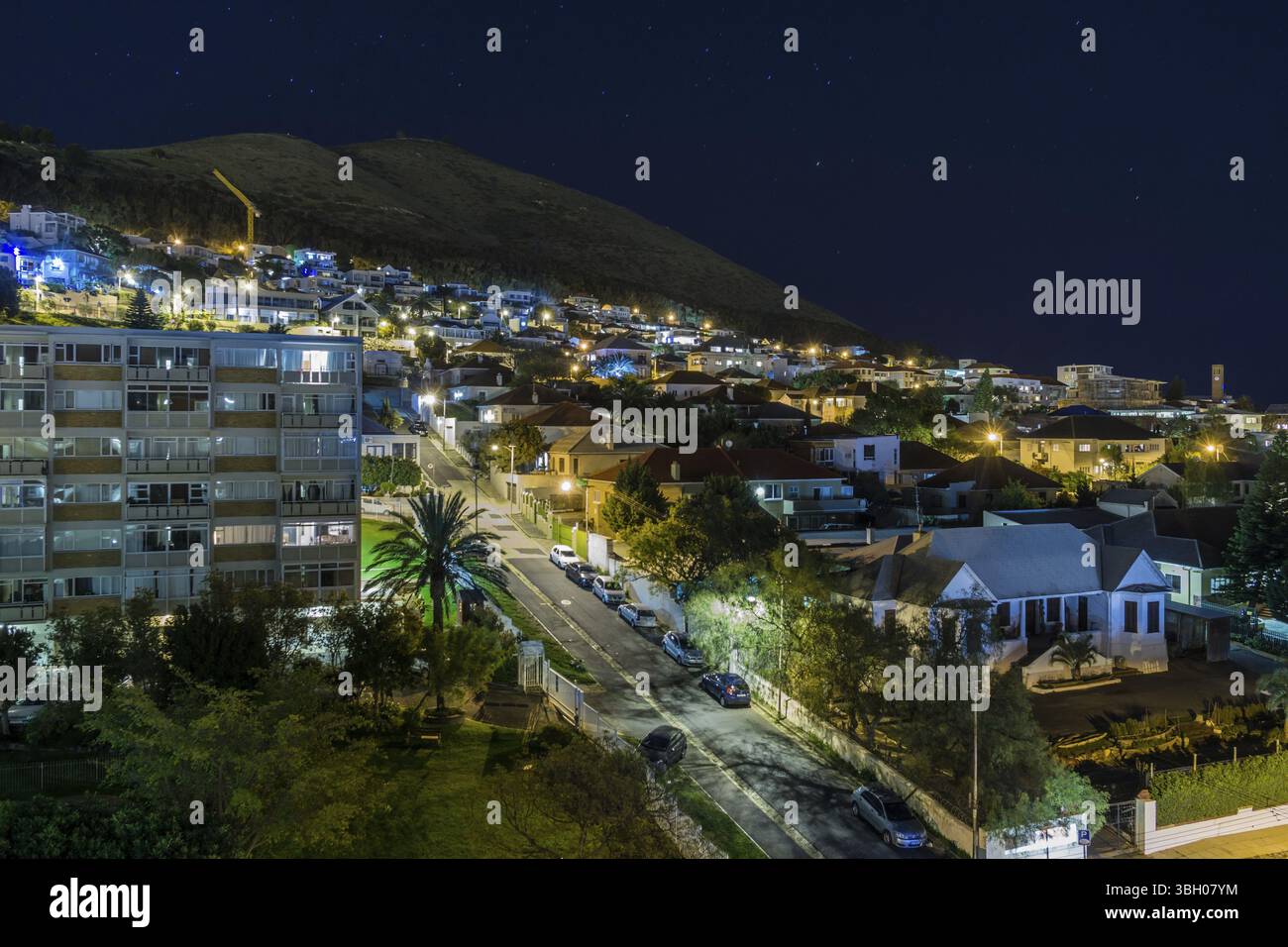 Aerial view of the city of Cape Town at night Stock Photo - Alamy