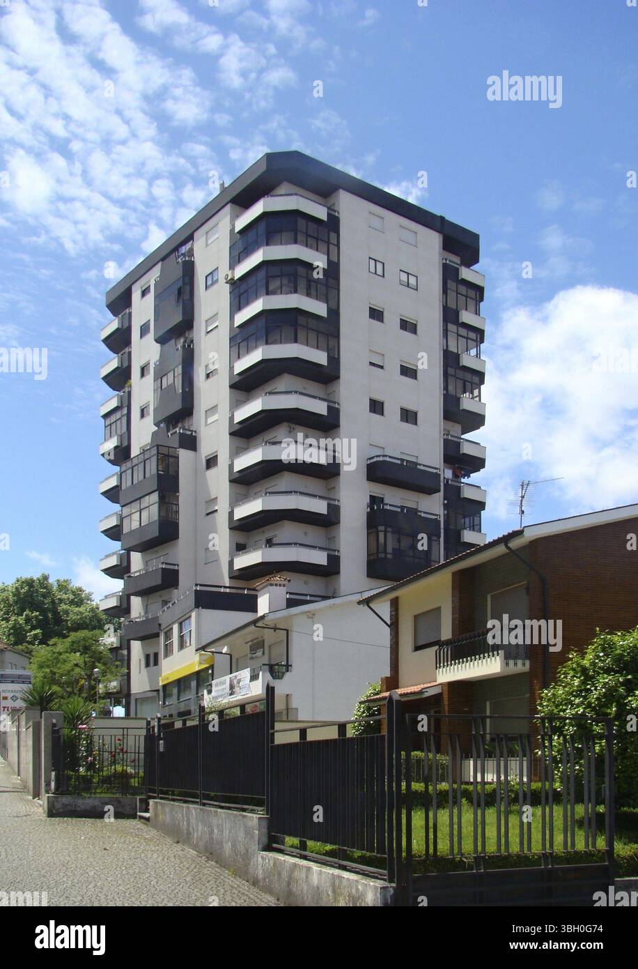Detached O Using Residential area of a single family housing estate hi-res stock ...