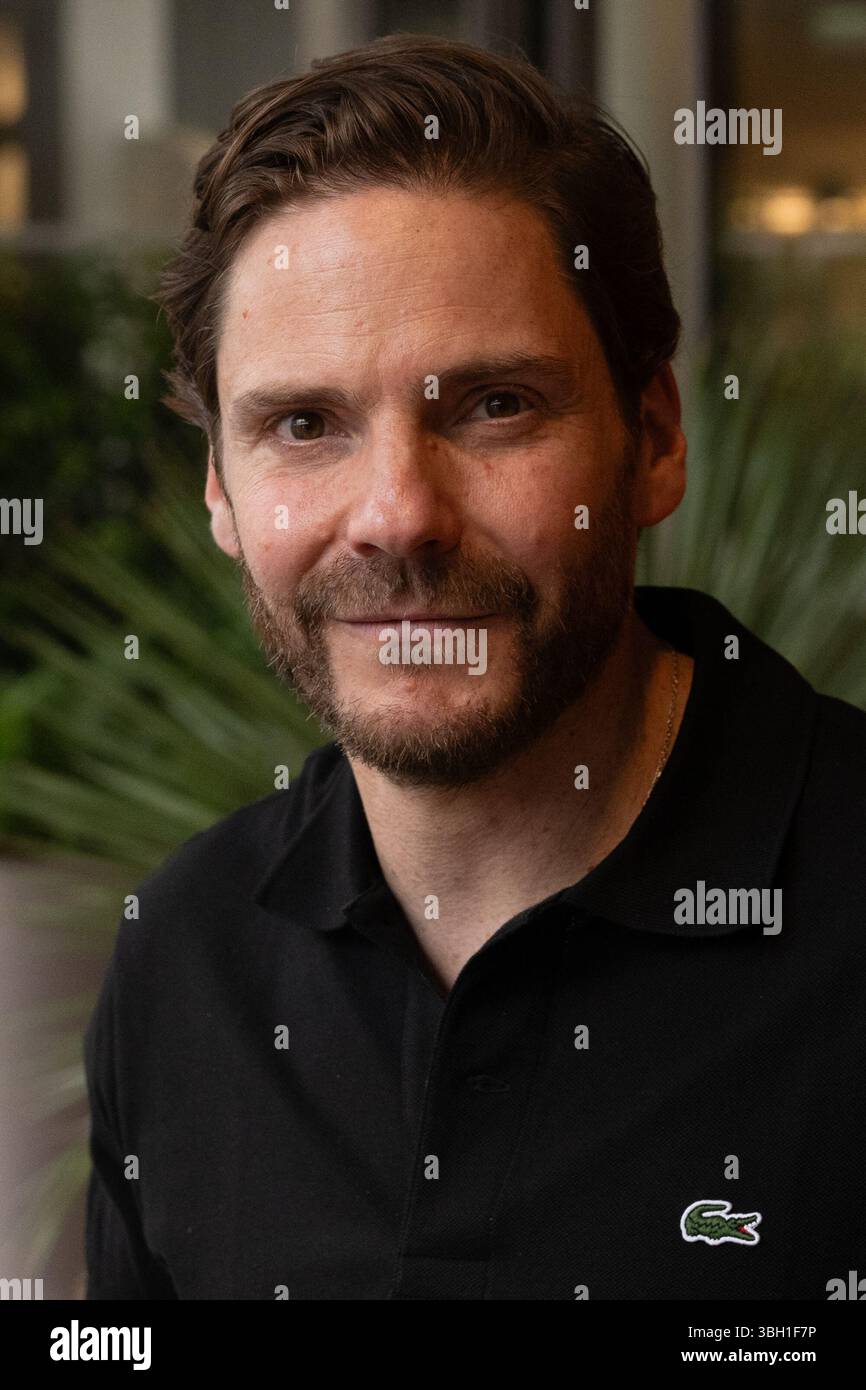 Daniel Bruhl take a pose at Roland Garros for the French open on June 6,  2025, in Paris, France. Photo by Laurent Zabulon/ABACAPRESS.COM Credit:  Abaca Press/Alamy Live News Stock Photo - Alamy, image size:866x1390