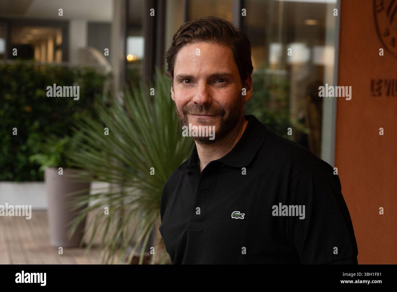 Daniel Bruhl take a pose at Roland Garros for the French open on June 6,  2025, in Paris, France. Photo by Laurent Zabulon/ABACAPRESS.COM Credit:  Abaca Press/Alamy Live News Stock Photo - Alamy, image size:1300x956