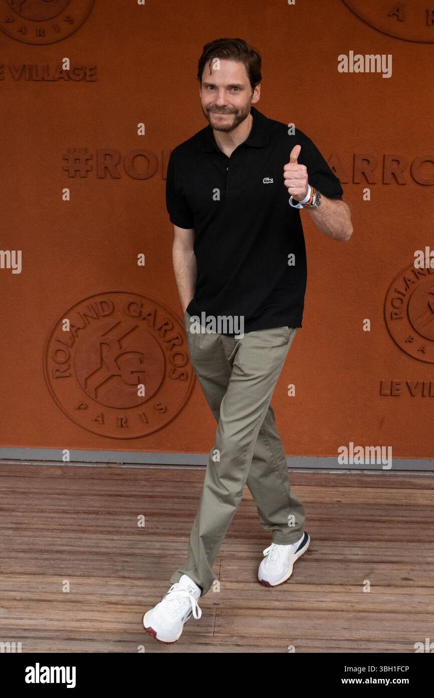 Daniel Bruhl take a pose at Roland Garros for the French open on June 6,  2025, in Paris, France. Photo by Laurent Zabulon/ABACAPRESS.COM Credit:  Abaca Press/Alamy Live News Stock Photo - Alamy, image size:866x1390