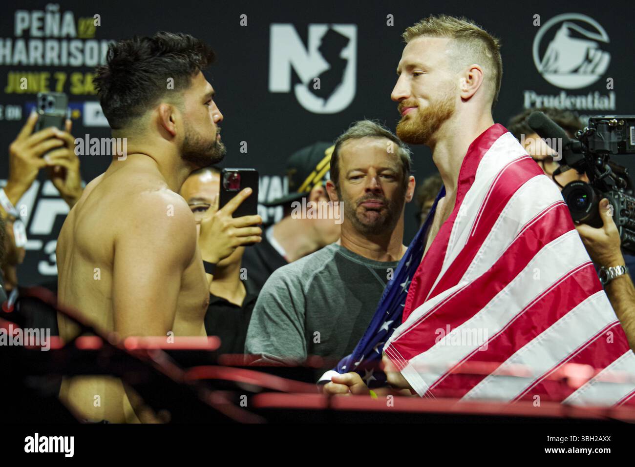 Newark, United State. 06th June, 2025. NEWARK, NEW JERSEY - JUNE 06: (L ...