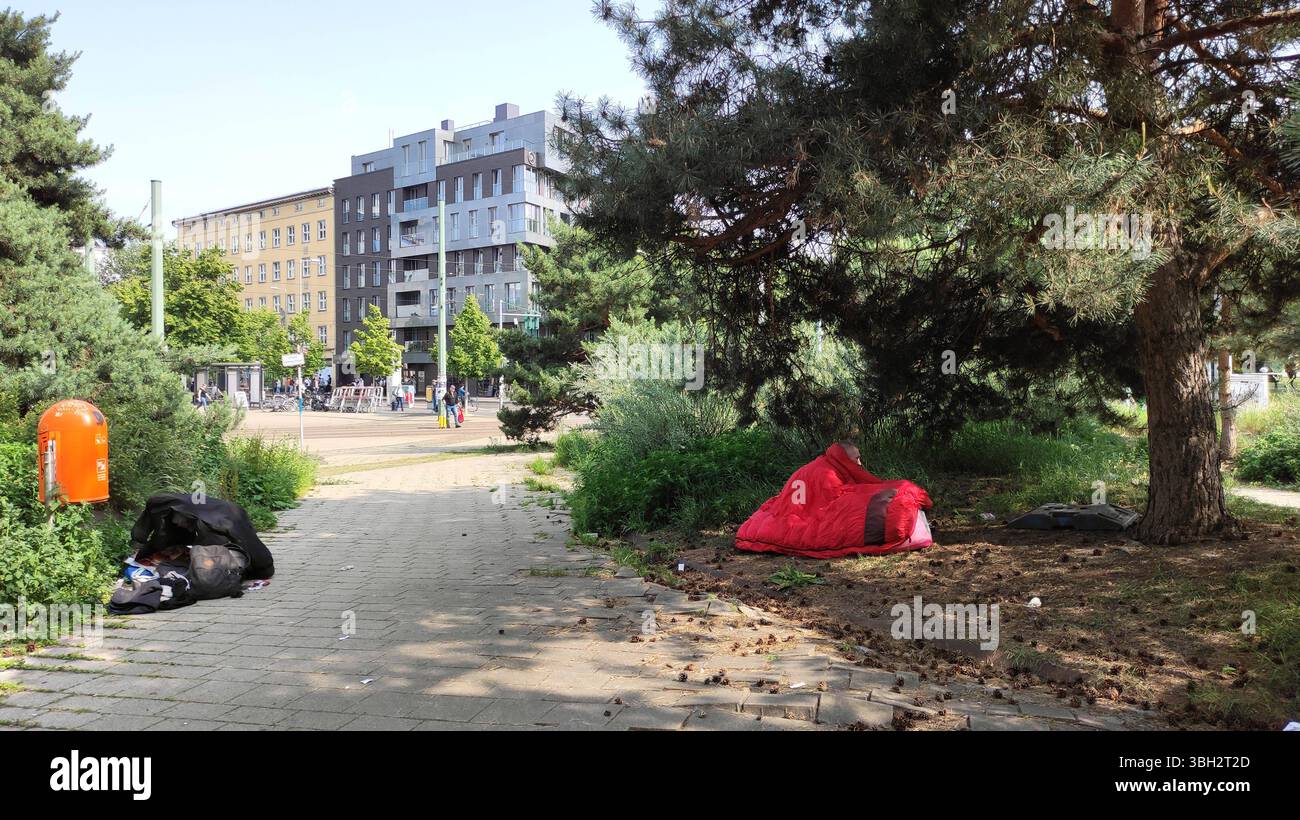 06.06.2025, Berlin - Deutschland. Obdachlosigkeit in Berlins Mitte ...