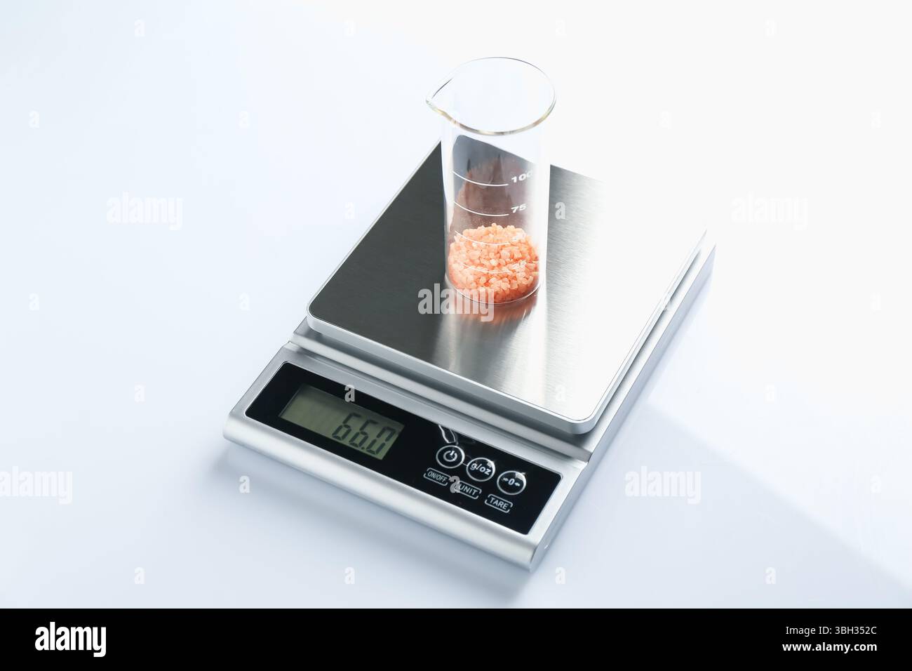 Laboratory scale hi-res stock photography and images - Alamy