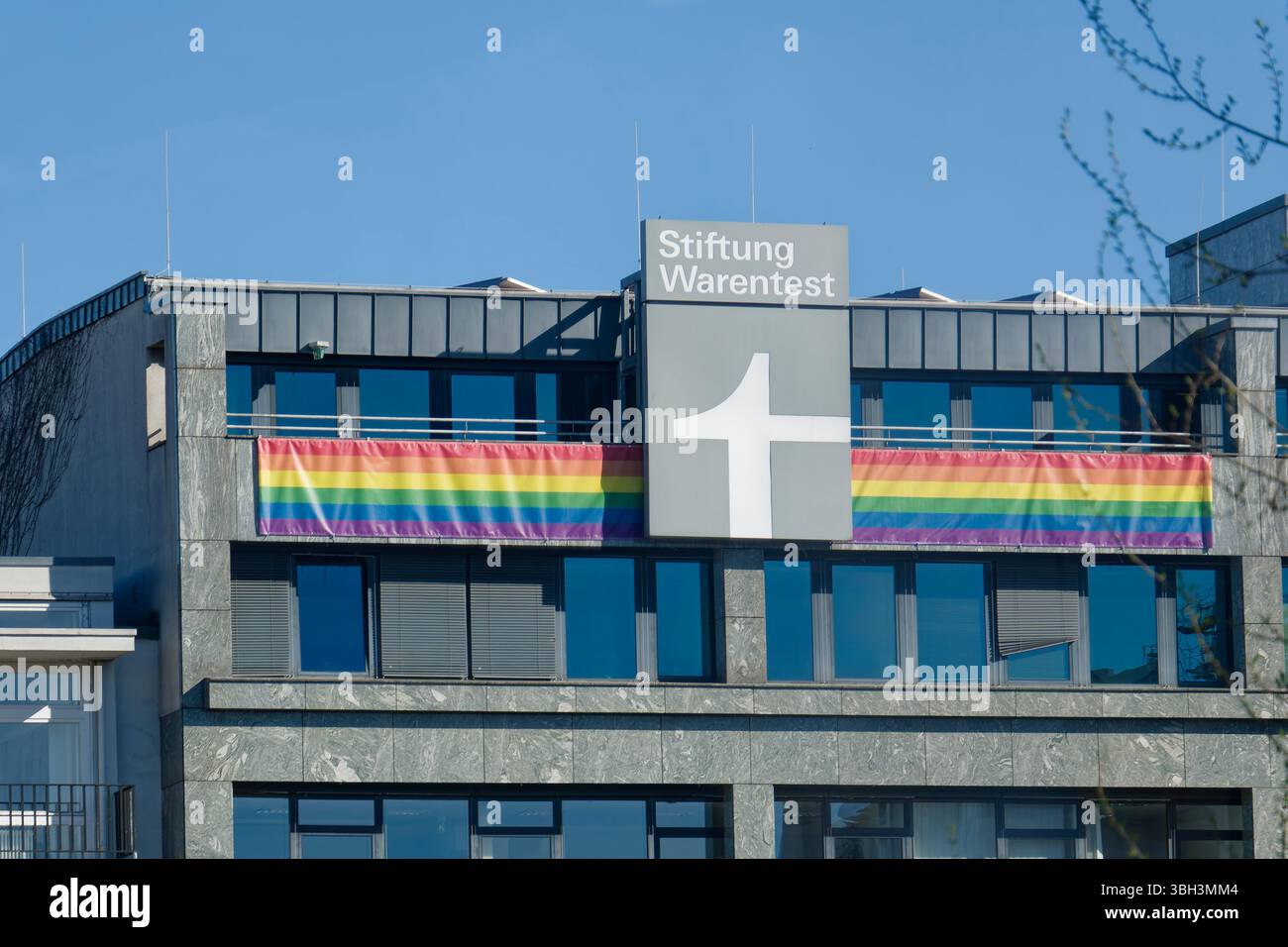 Stiftung Warentest, Aussenaufnahme, Logo,  Lützowplatz, Berlin Stock Photo