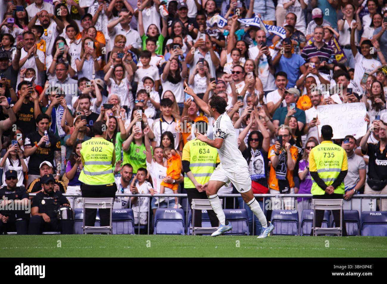 Corazon Classic soccer match Real Madrid legends vs Borussia Dortmund