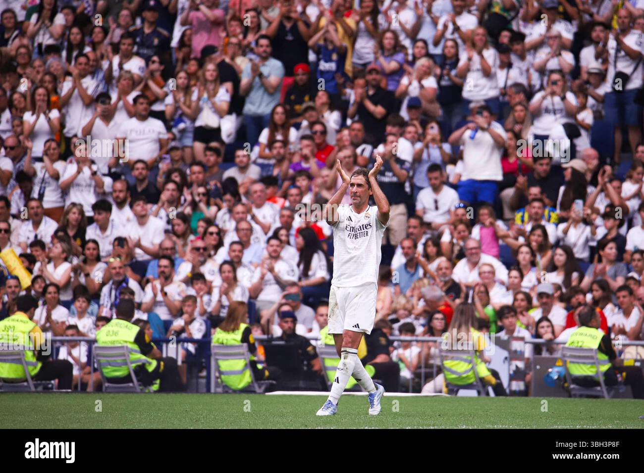 Corazon Classic soccer match Real Madrid legends vs Borussia Dortmund