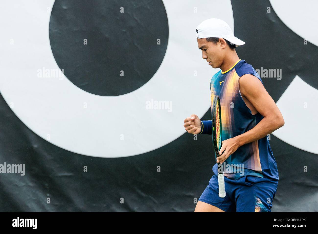 Stuttgart, Deutschland. 07th June, 2025. Li Tu (AUS) jubelt im Match gegen Eliot Spizzirri (USA) BOSS OPEN ATP250; Stuttgart, Tennisclub Weissenhof am 07.06.2025 Credit: dpa/Alamy Live News Stock Photo