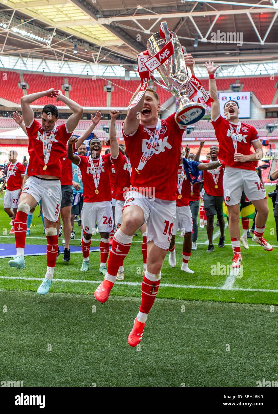 Goal celebration final score hi res stock photography and images Alamy