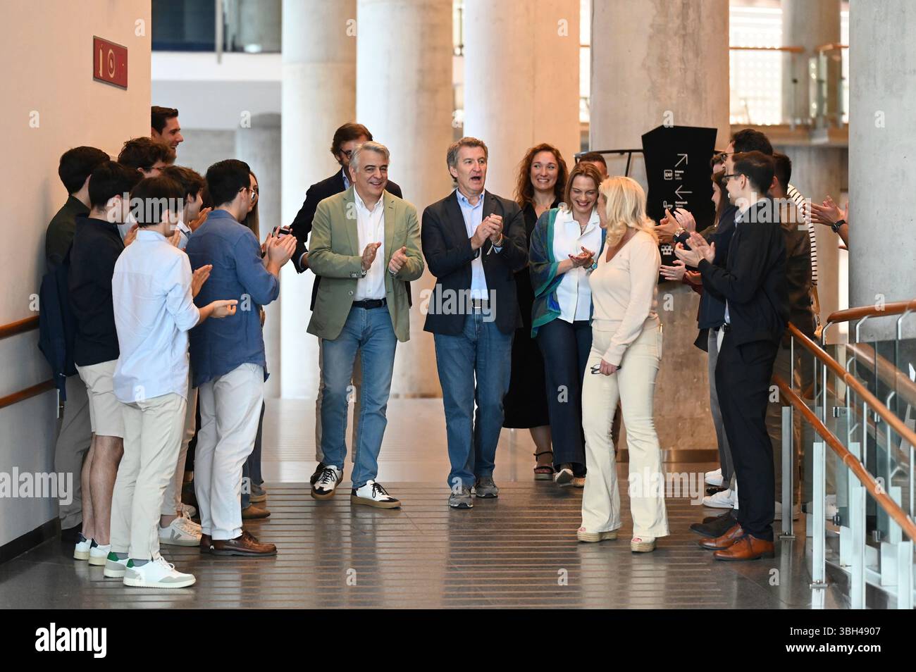 The president of the Basque PP, Javier de Andrés and the president of ...