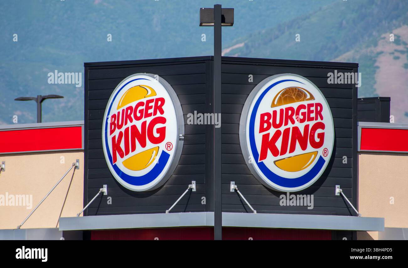 Burger king outdoor logo sign hi-res stock photography and