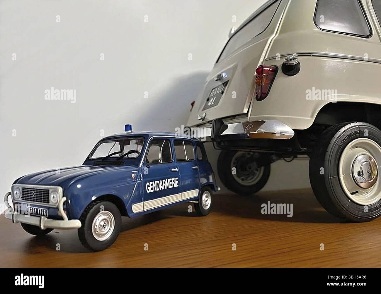 Renault 4 Gendarmerie 1968 - NOREV - Miniature Collection - Occasion France