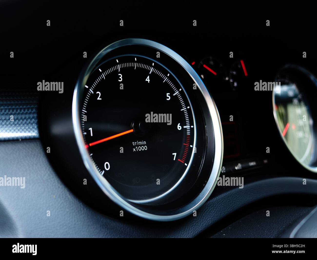 Rev counter needle showing hi-res stock photography and images - Alamy