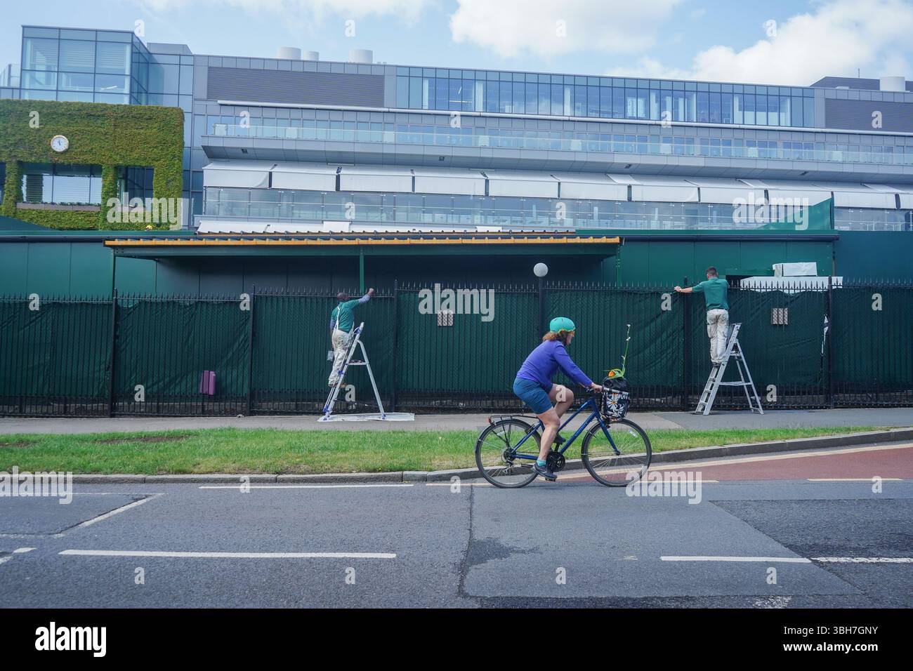 Wimbledon London, UK. 8 June 2025 Staff paint the metal perimeter ...