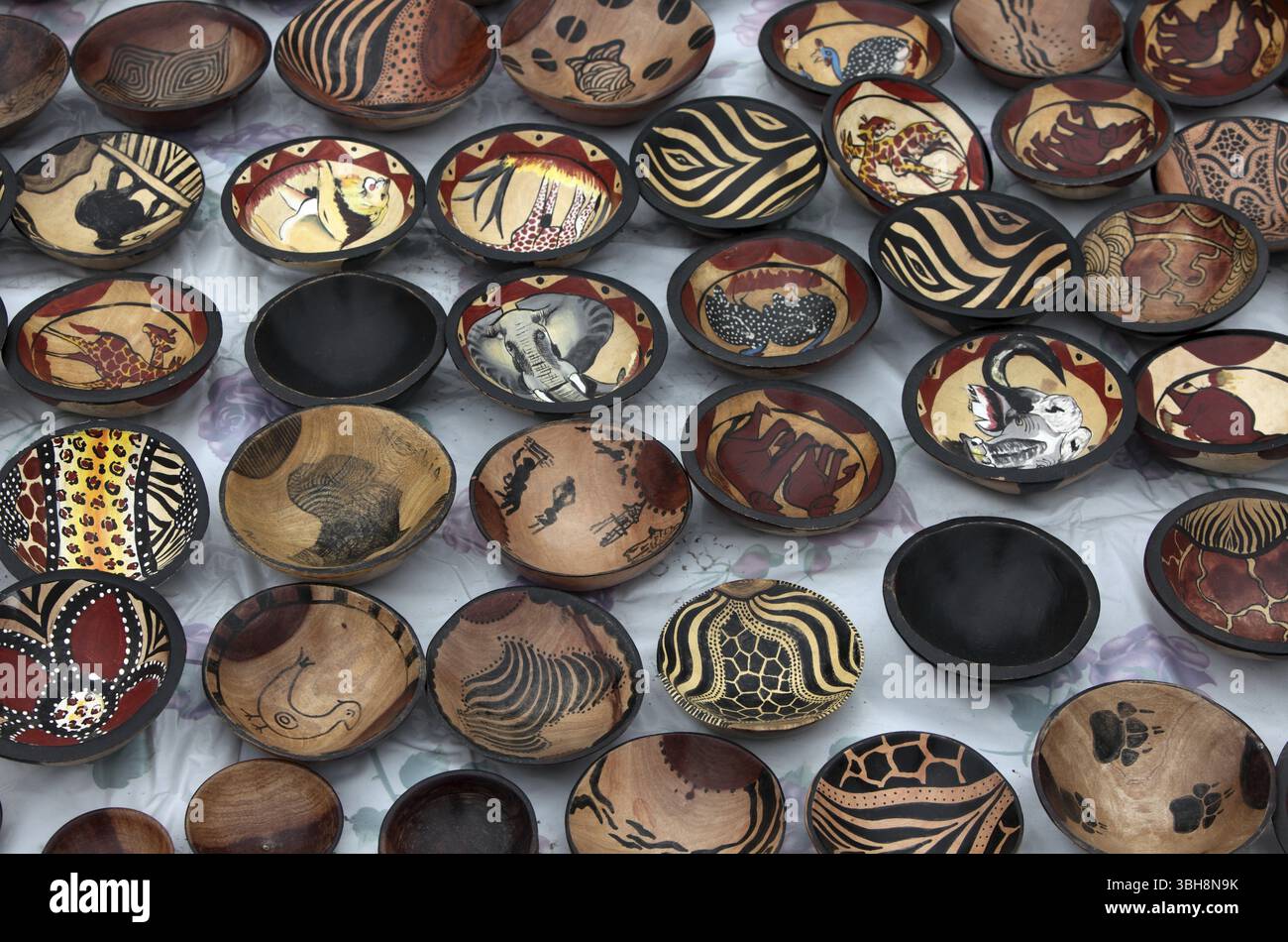 African art market hi-res stock photography and images - Alamy