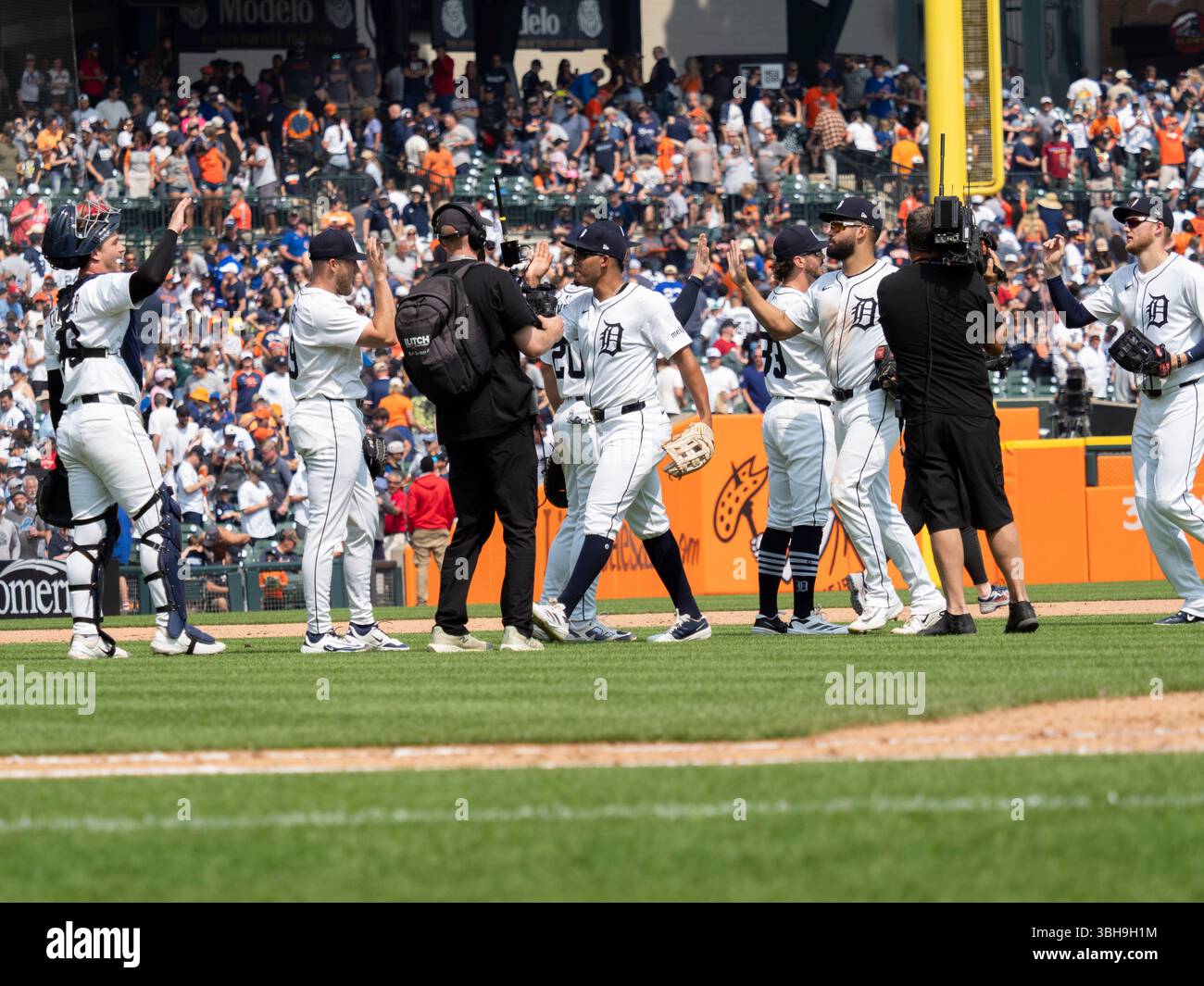 DETROIT, MI JUNE 08 The Detroit Tigers celebrate after a regular