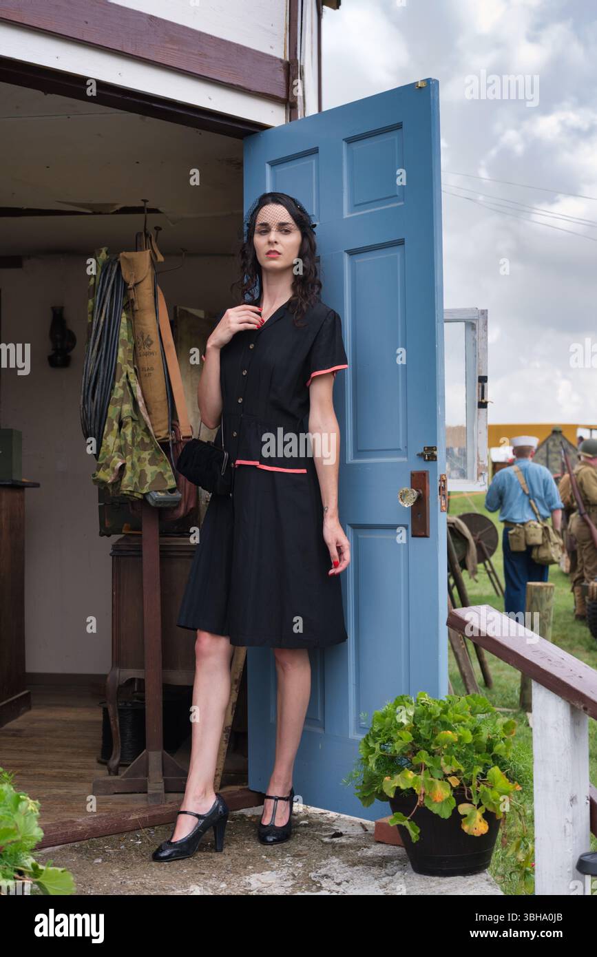 1940s dress black hi-res stock photography and images - Alamy