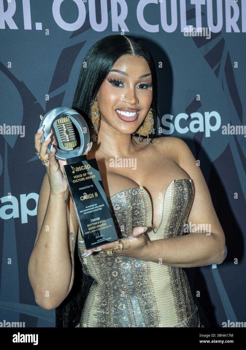june-8-2025-beverly-hills-california-usa-cardi-b-arrives-on-the