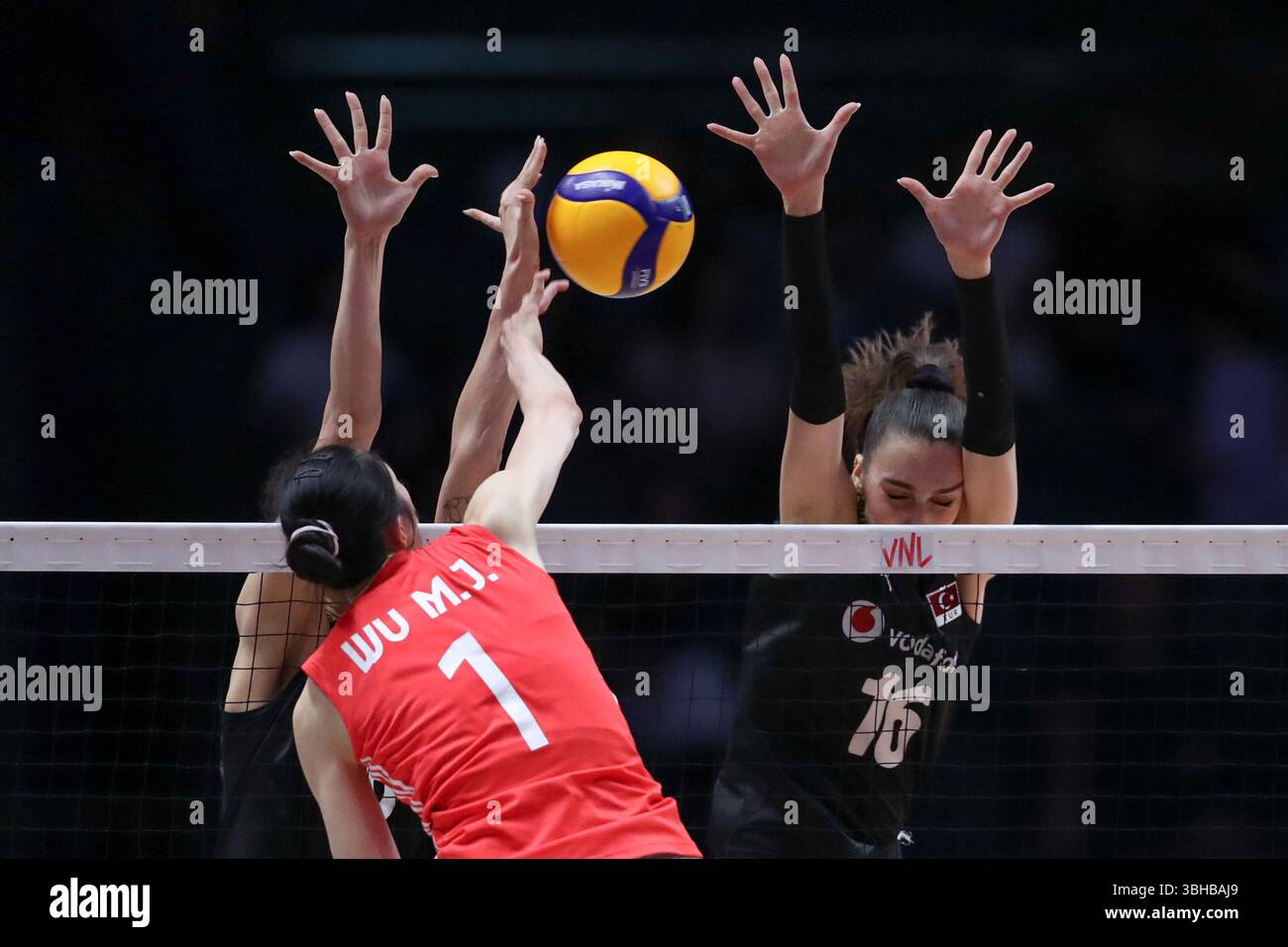 Chinese women's volleyball player Wu Mengjie (in red jersey) attacks ...