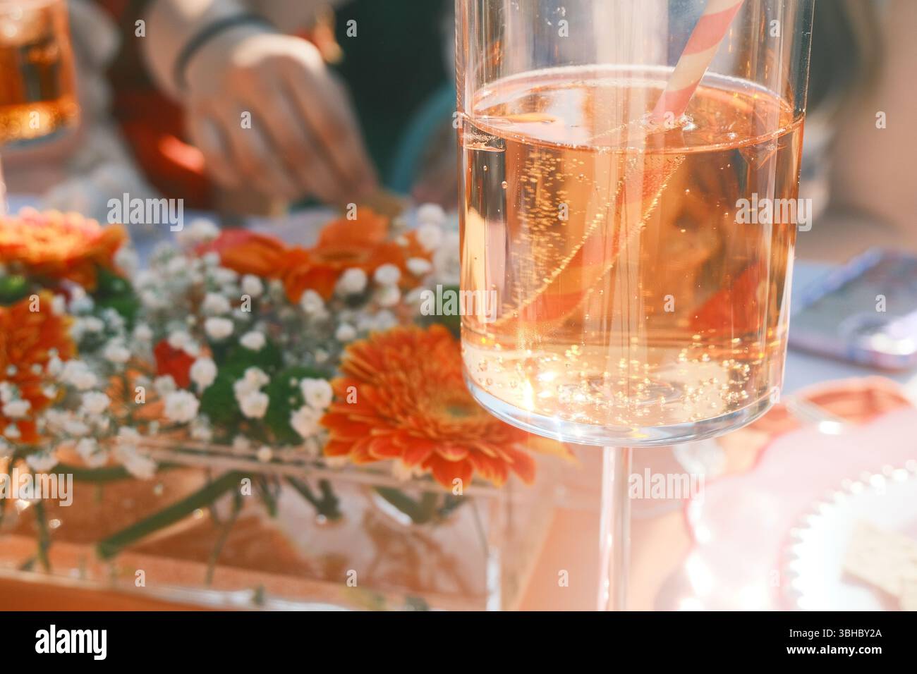 Fizzy drink glass straw hi-res stock photography and images - Alamy