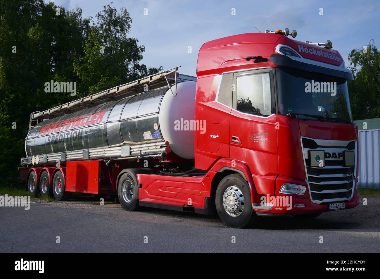Höcketstaller Spedition aus Eiselfing bei Rosenheim. Foto: DAF XG 480 ...