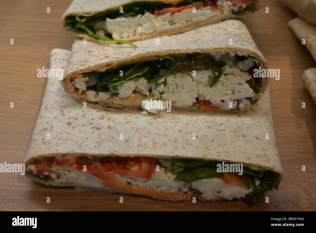 Food Snack mit Käse, Tomaten, Salat *** Food snack with cheese ... Food Snack mit Käse, Tomaten, Salat *** Food snack with cheese ...