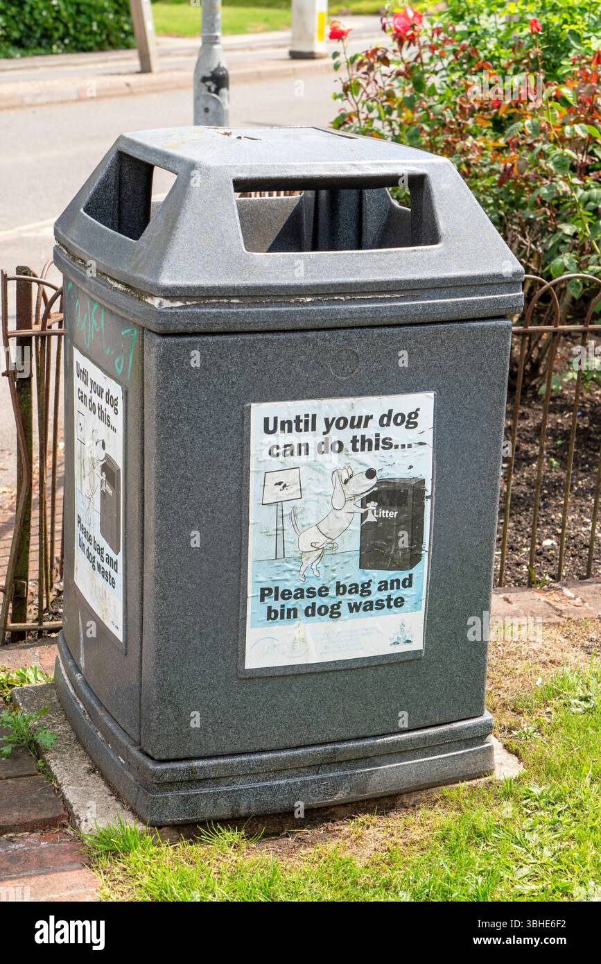 Dog fouling notice on a waste bin Stock Photo