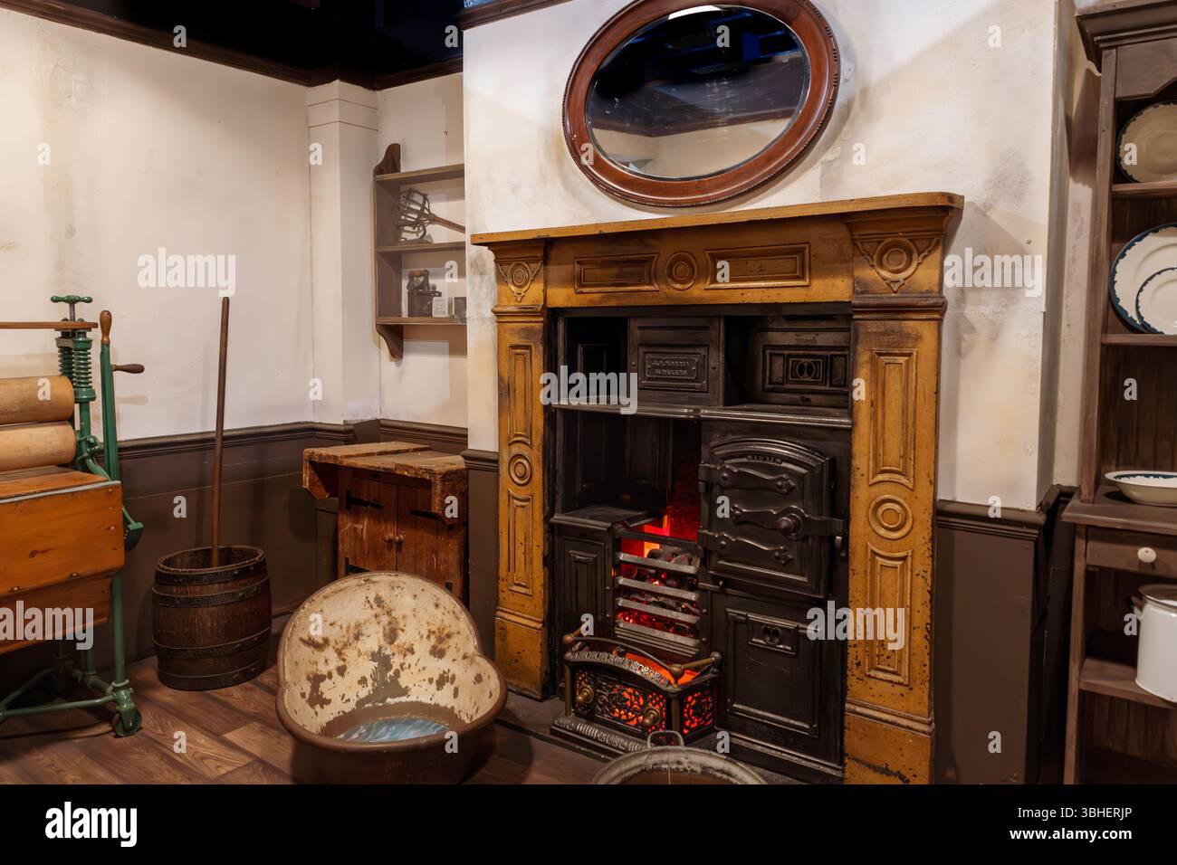 Fireplace mantel hi-res stock photography and images - Alamy