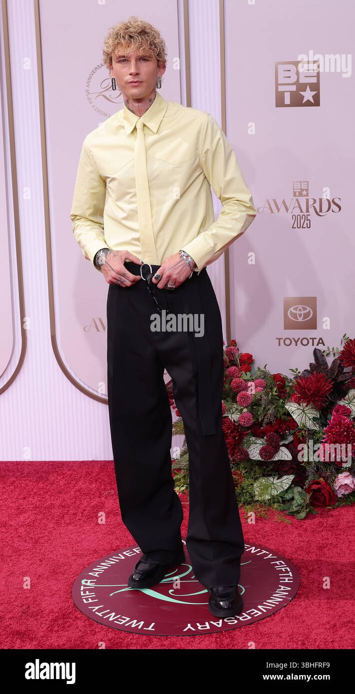 Los Angeles, United States. 09th June, 2025. mgk arrives on the red ...
