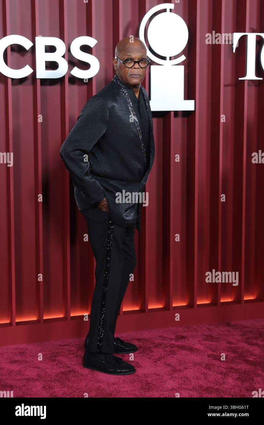 NEW YORK, NEW YORK - JUNE 08: (L-R) Samuel L. Jackson and LaTanya