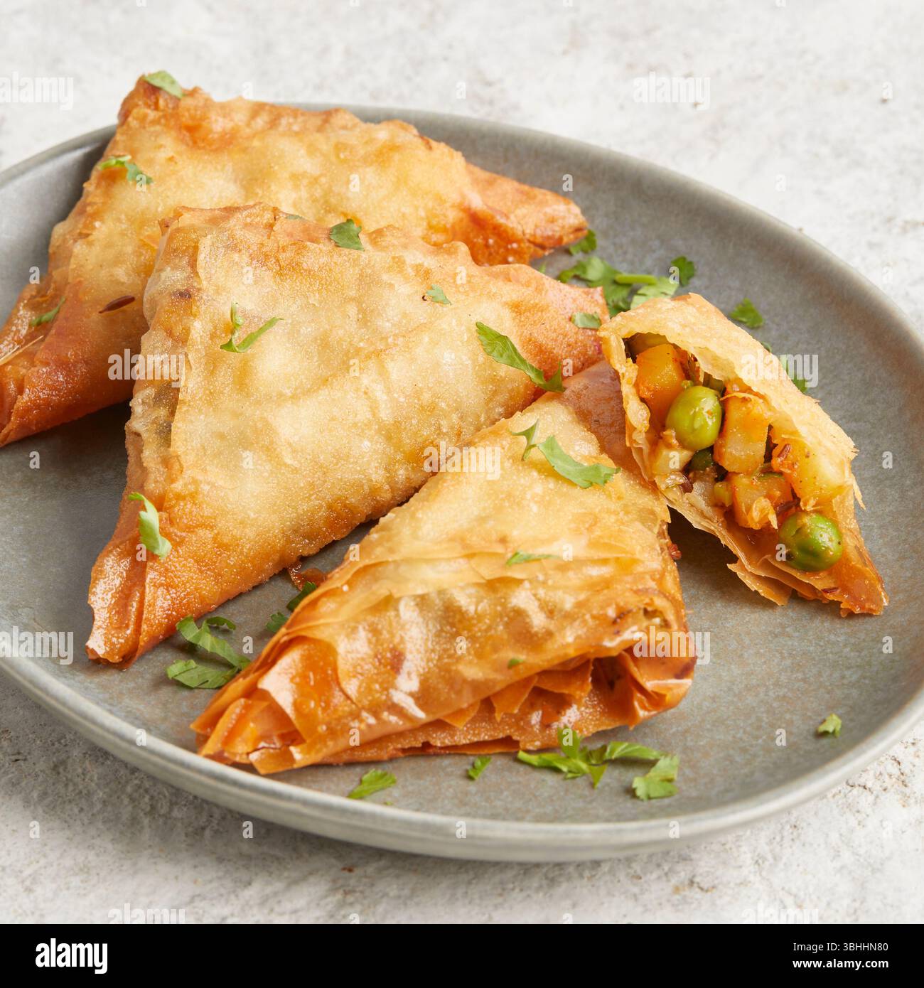 Samosa R Brown samosa hi-res stock photography and images - Alamy