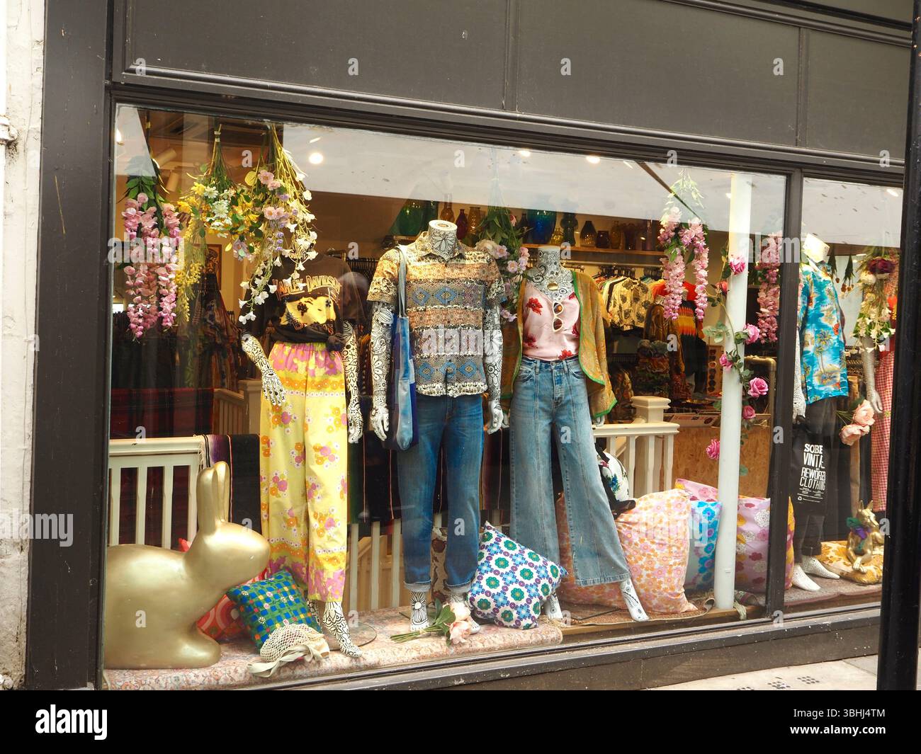 Sobey's vintage clothing store, Northumberland Place, Bath, Somerset UK. Recycling, reuse, repurposing, used, second hand clothing, fashion, style Stock Photo