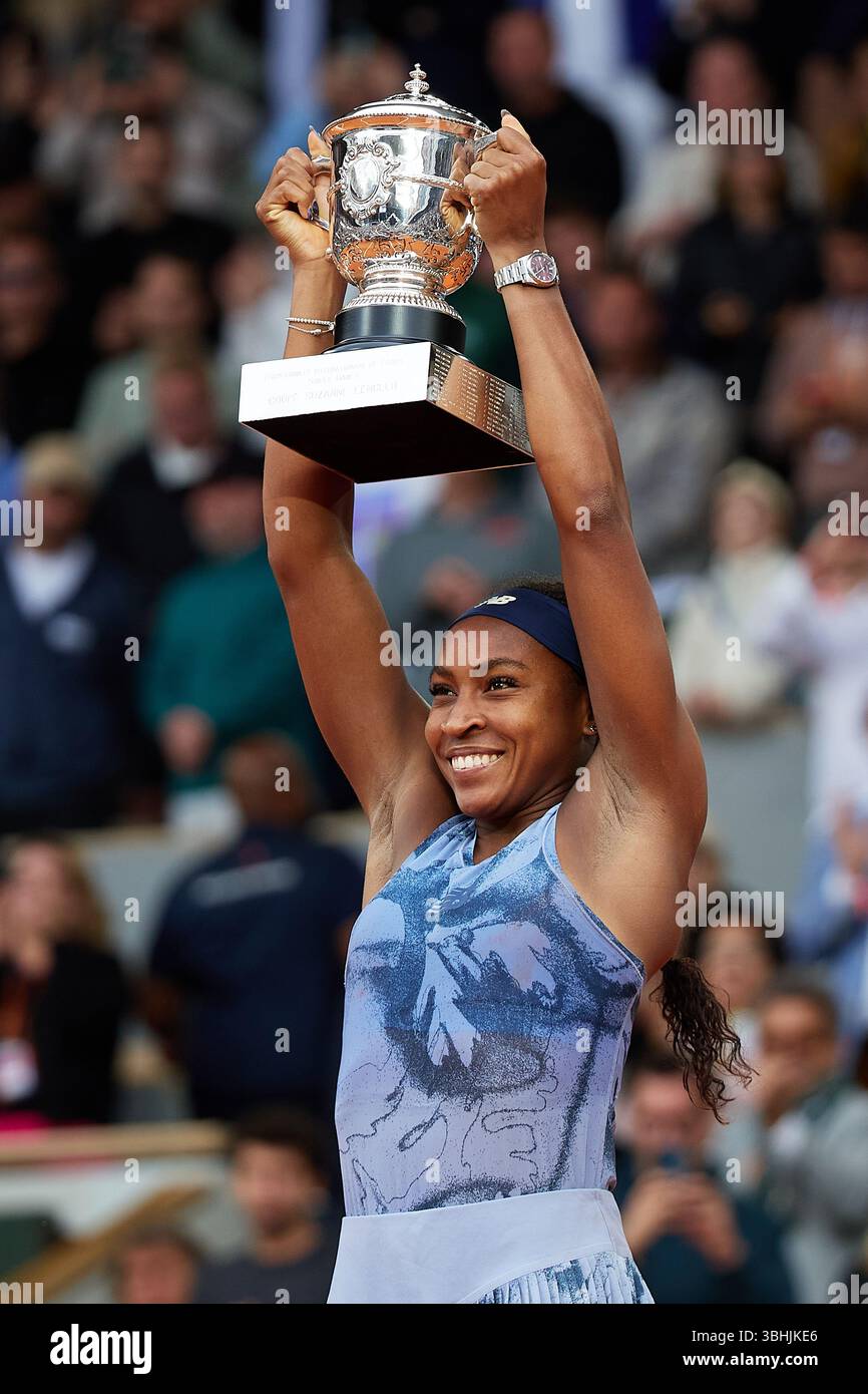 PARIS, FRANCE - JUNE 07: Coco Gauff of United States with the Coupe Suzanne Lenglen trophy after her victory over Aryna Sabalenka in the Women’s Singl Stock Photo