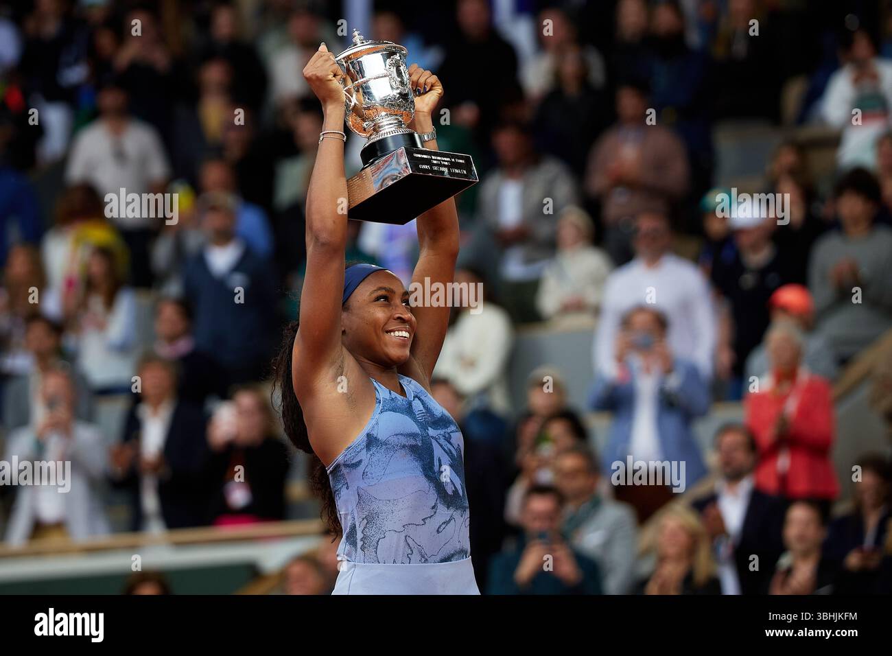 PARIS, FRANCE - JUNE 07: Coco Gauff of United States with the Coupe Suzanne Lenglen trophy after her victory over Aryna Sabalenka in the Women’s Singl Stock Photo