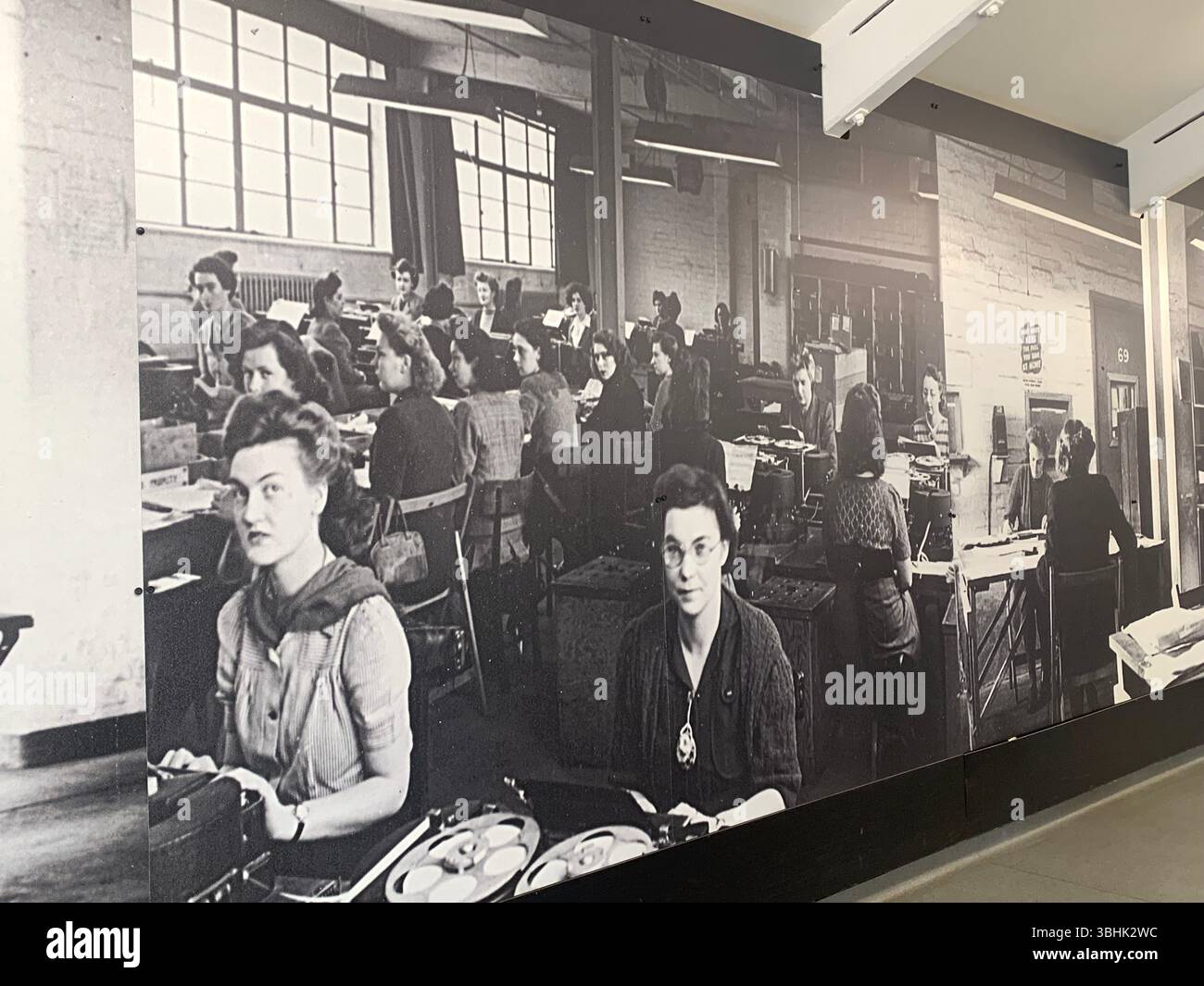 girls girl bomb Bletchley Park British war wartime typists work working inside imitation game computer place military soldiers desk Wrens  navy Uk - Smartphone Captured Stock Image