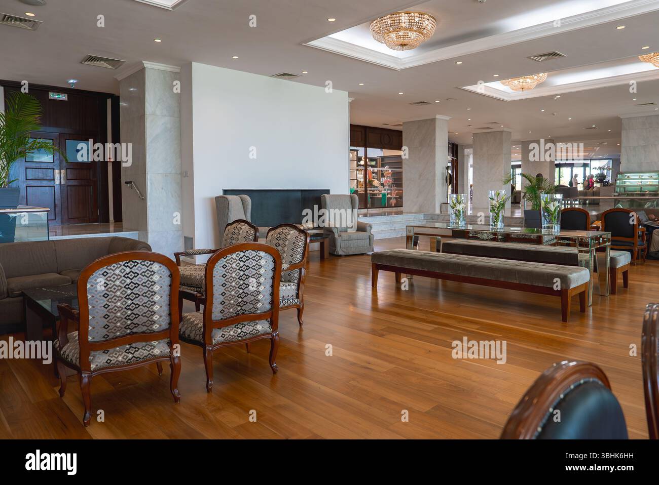 Luxurious Hotel Lobby with Elegant Furniture and Chandeliers Stock ...