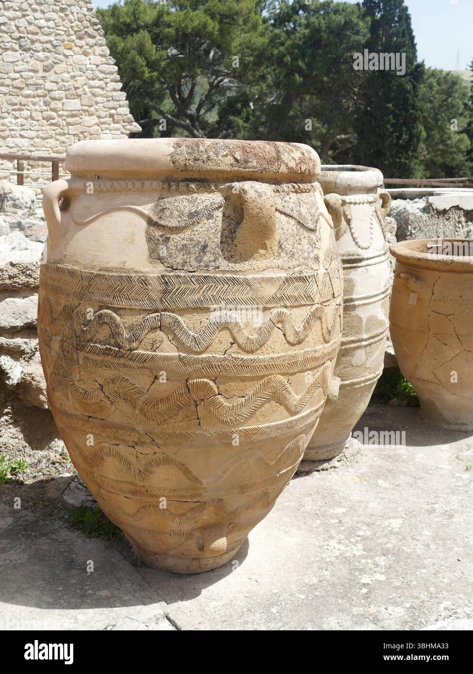 The Giant Minoan Pithoi of Knossos: Massive Bronze Age Vessels That Powered an Ancient Civilization 15 Pithoi of ancient crete hi-res stock photography and images - Alamy