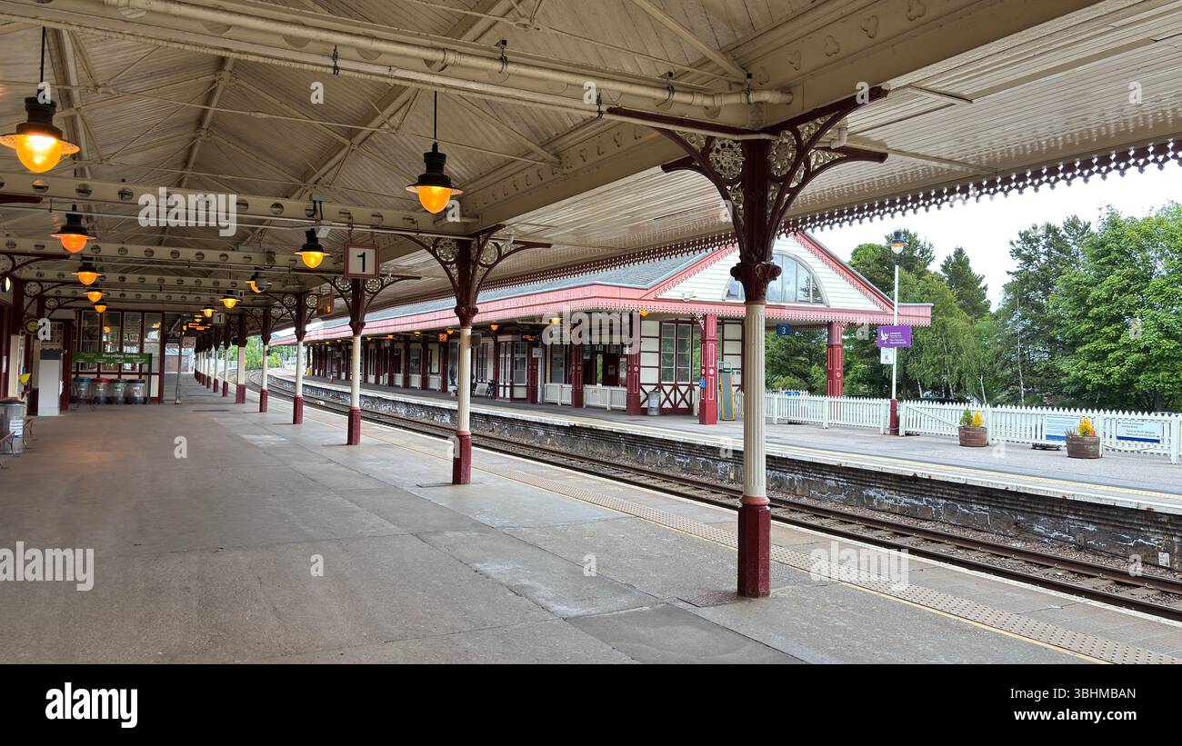The historic Aviemore railway station building stands proud in the Highlands, blending traditional architecture with the cha Stock Photo